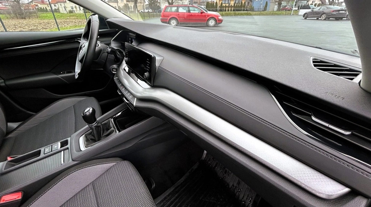 Skoda Octavia cena 109900 przebieg: 38396, rok produkcji 2022 z Starogard Gdański małe 106